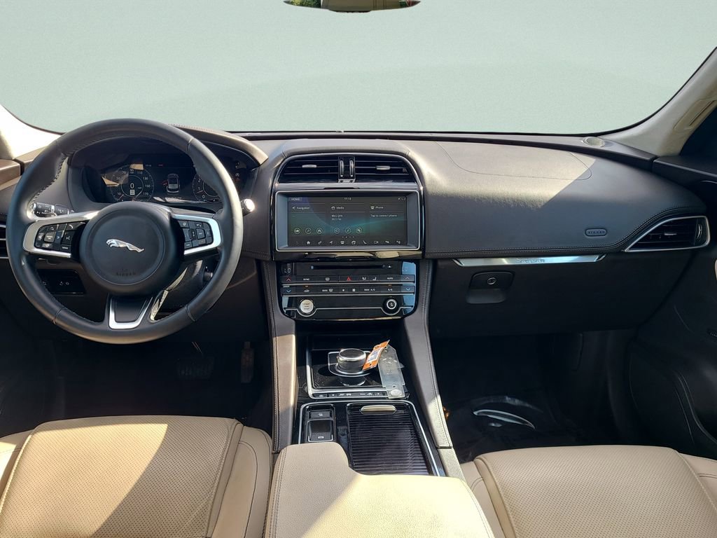 Used 2020 Jaguar F-PACE Prestige image 14