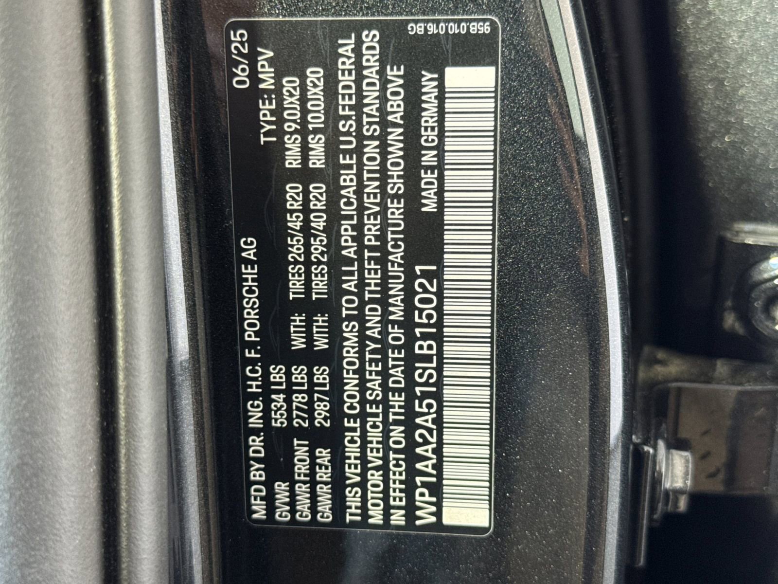 Certified 2025 Porsche Macan image 34