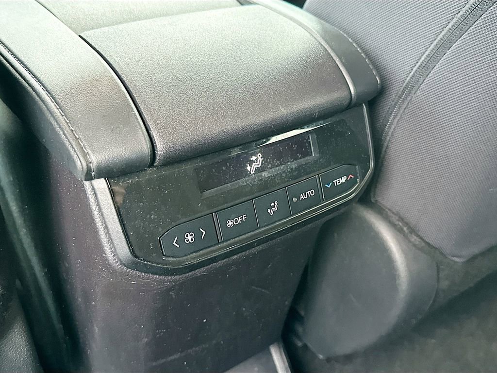 Used 2024 Toyota Highlander LE AWD/4WD image 32