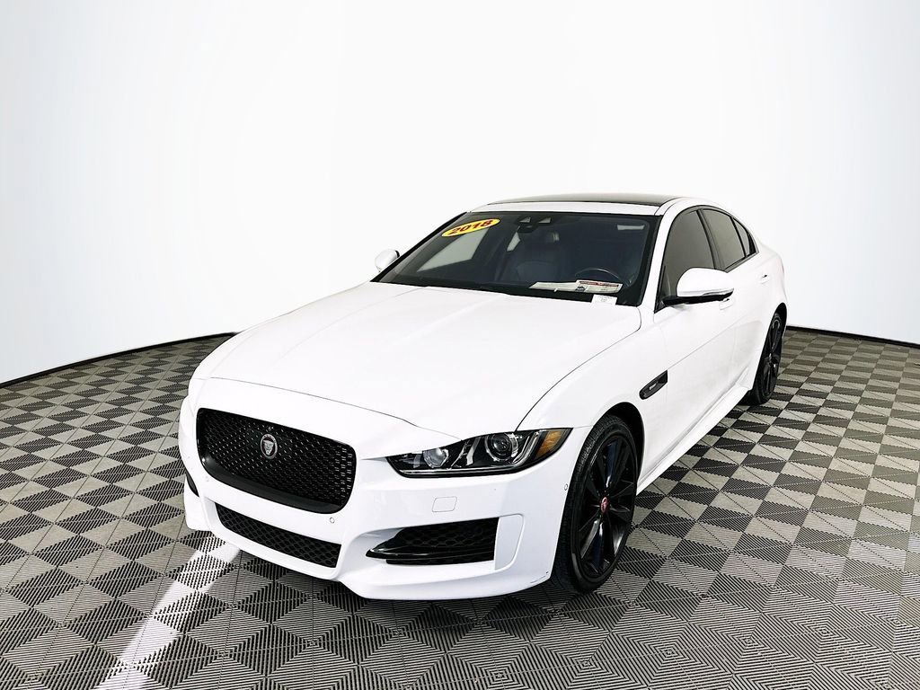 Used 2018 Jaguar XE R-Sport image 4