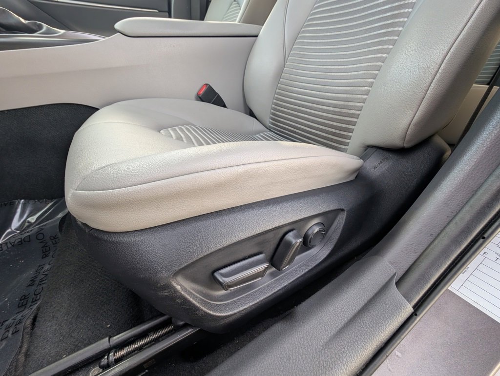 Used 2022 Toyota Camry SE image 15