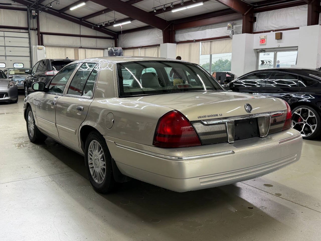 Used 2010 Mercury Grand Marquis LS RWD image 4