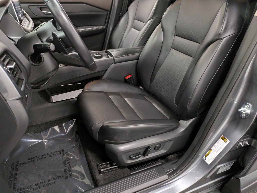 Used 2023 Nissan Rogue SV w/ SV Premium B Package image 10