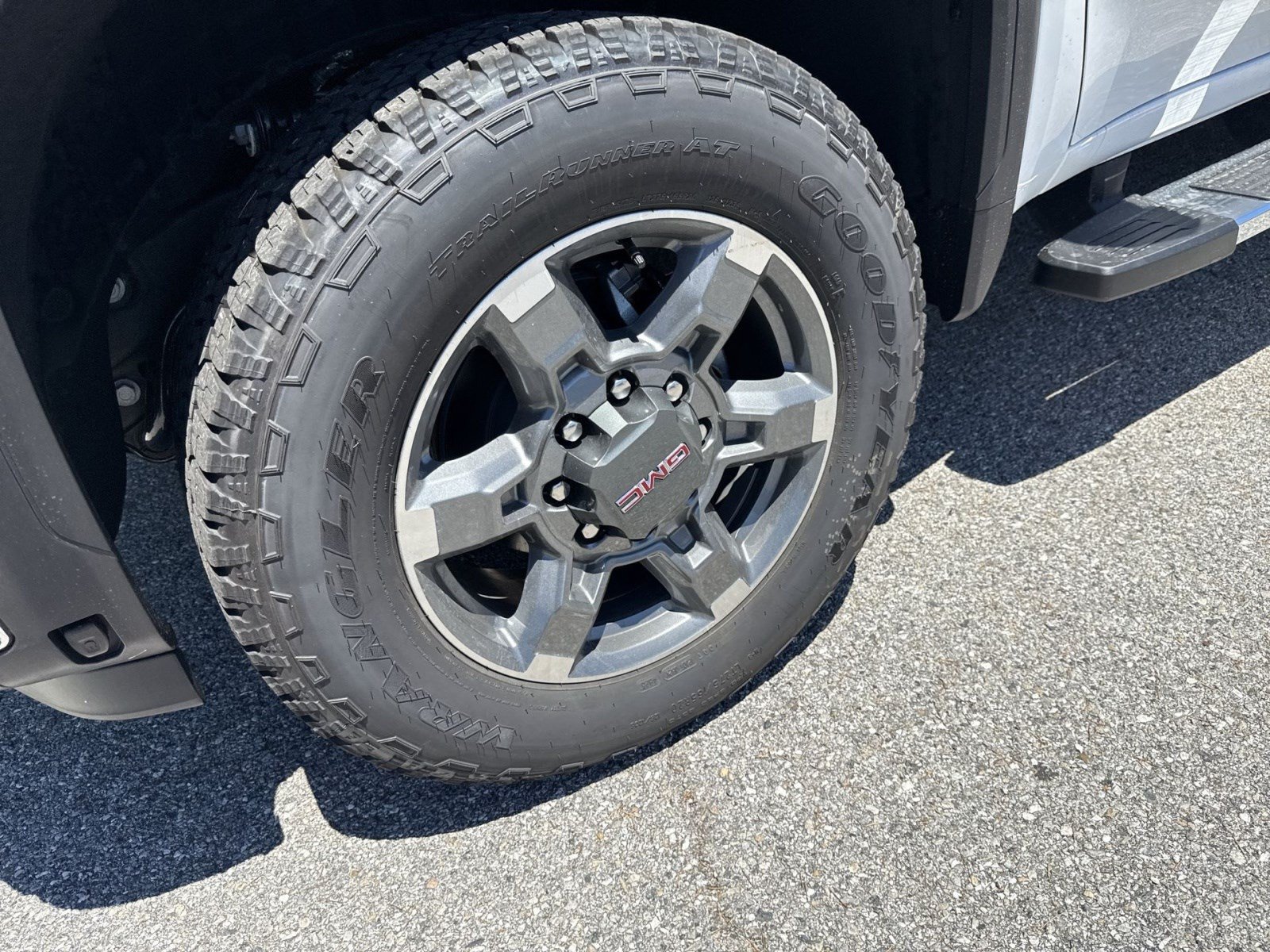 New 2026 GMC Sierra 2500 SLE w/ SLE Value Package; AWD/4WD image 10