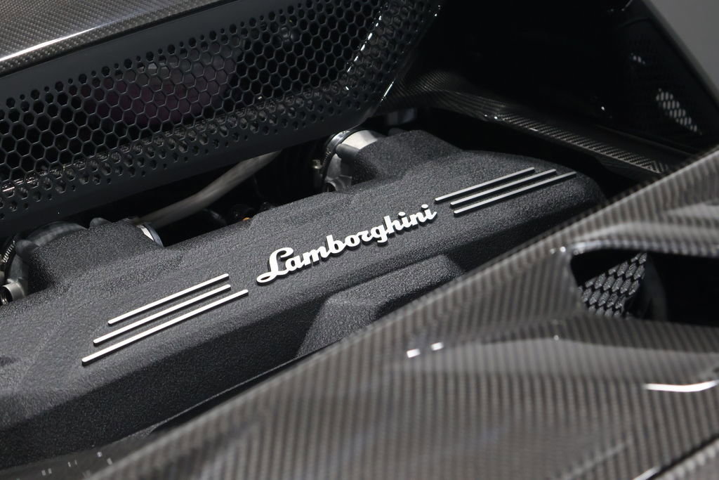 Used 2025 Lamborghini Revuelto AWD/4WD image 77