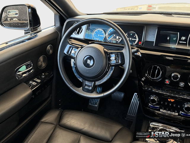 Used 2022 Rolls-Royce Phantom Sedan RWD image 14