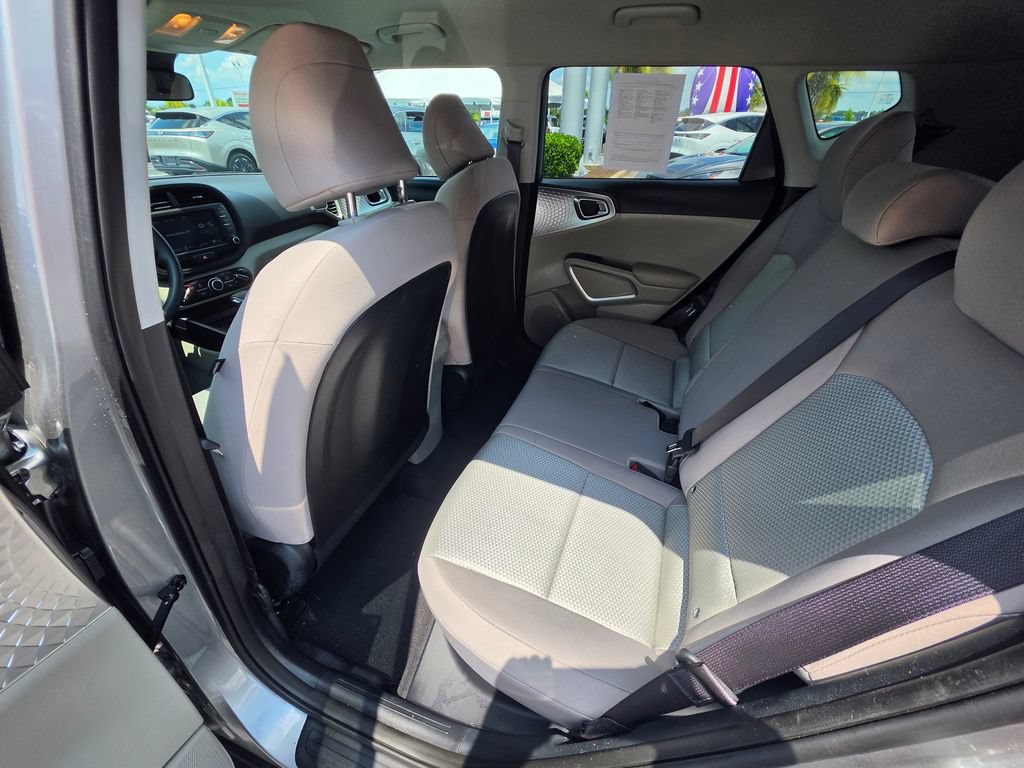 Used 2023 Kia Soul LX w/ LX Technology Package FWD image 11