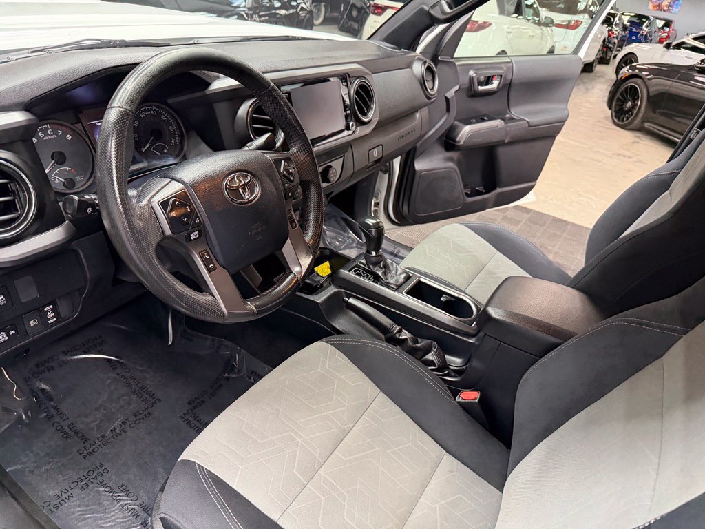 Used 2020 Toyota Tacoma TRD Sport w/ Technology Package AWD/4WD image 31