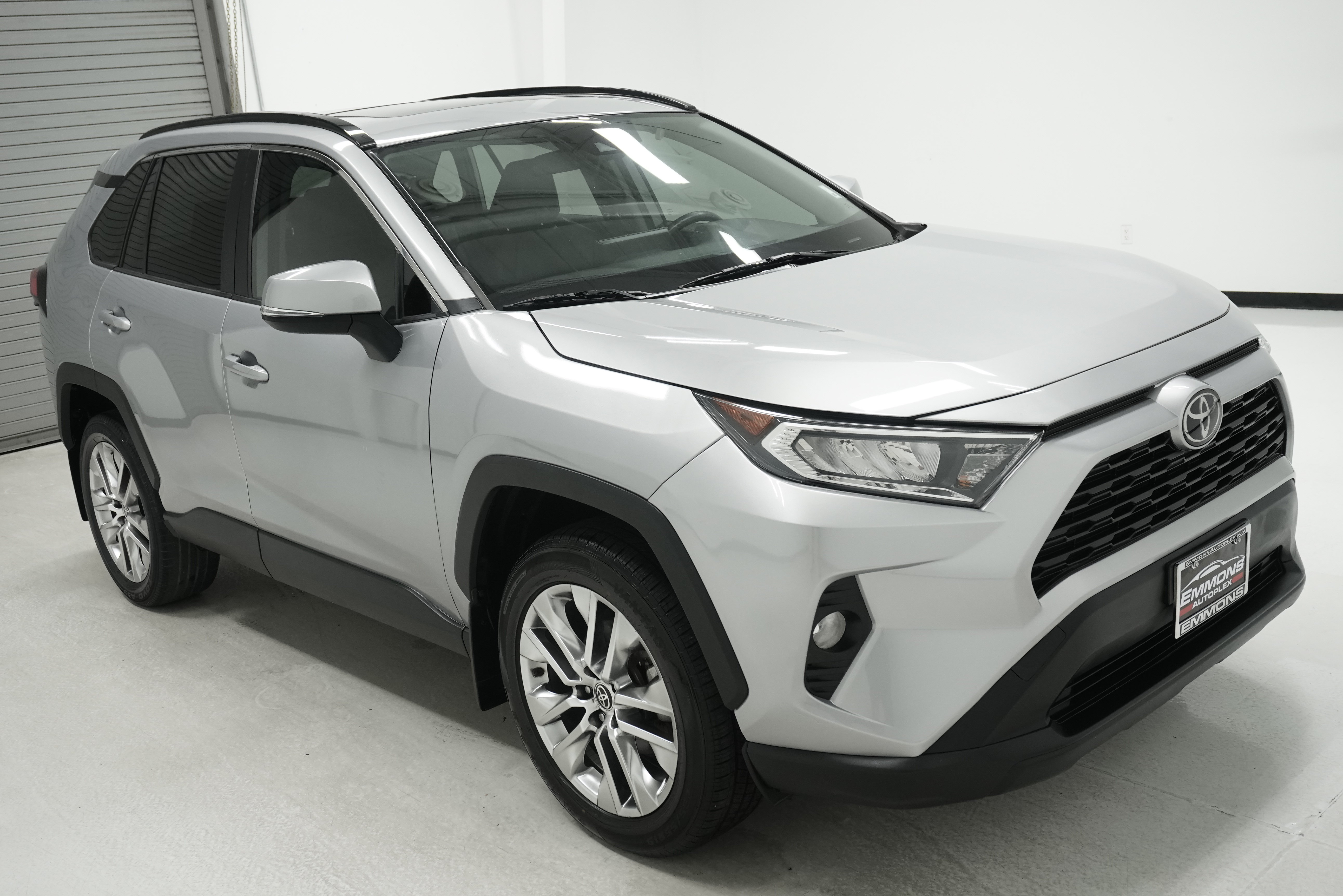Used 2021 Toyota RAV4 XLE Premium FWD image 3