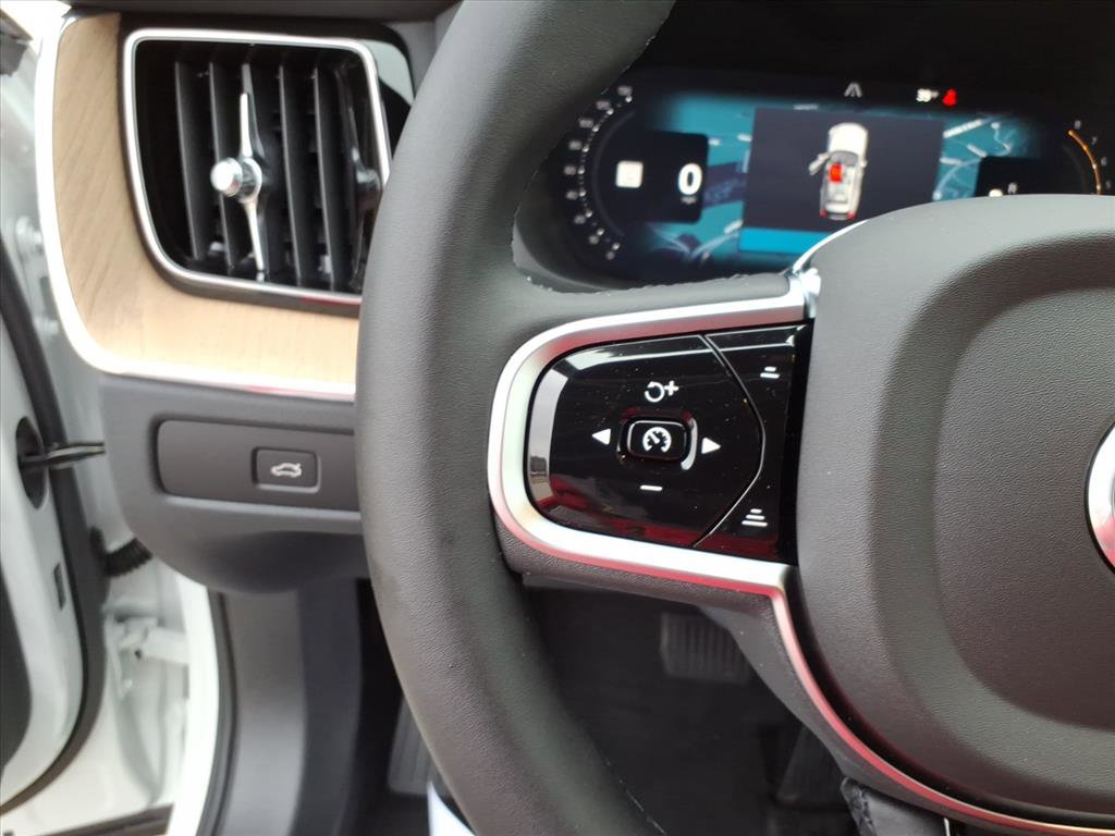 Certified 2026 Volvo XC60 B5 Plus w/ Climate Package AWD/4WD image 15