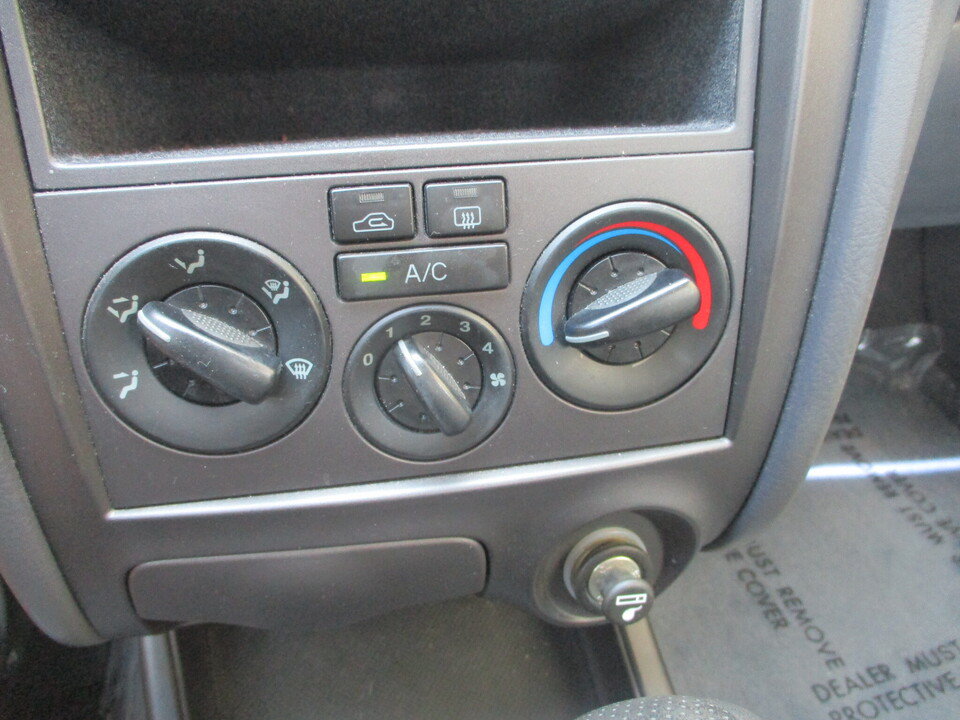 Used 2003 Hyundai Elantra GLS FWD image 29