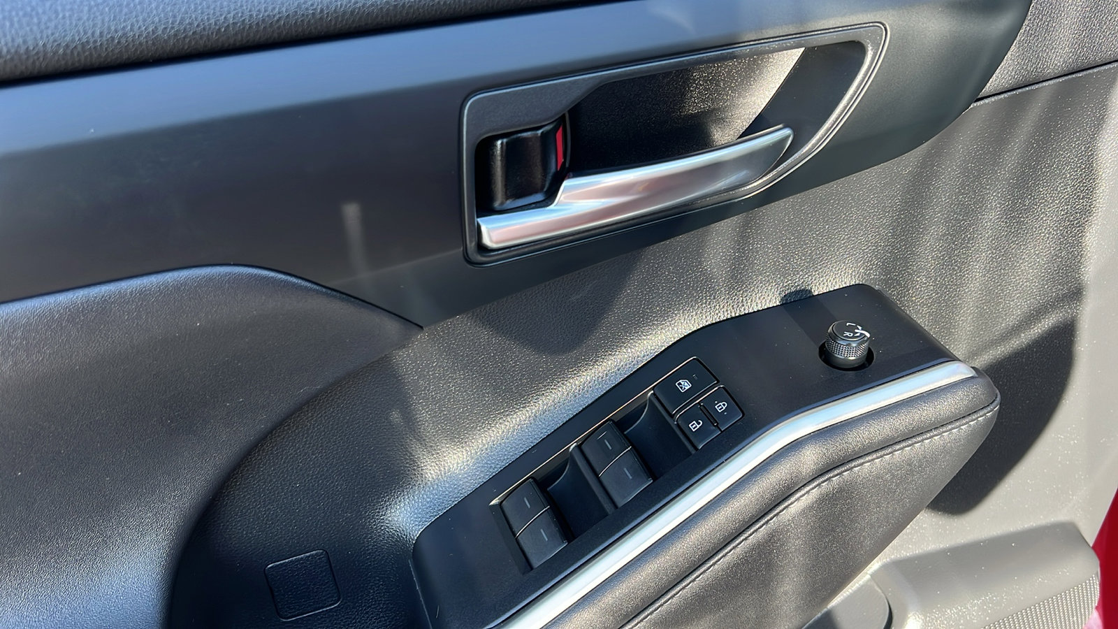 Used 2020 Toyota Highlander XLE image 17