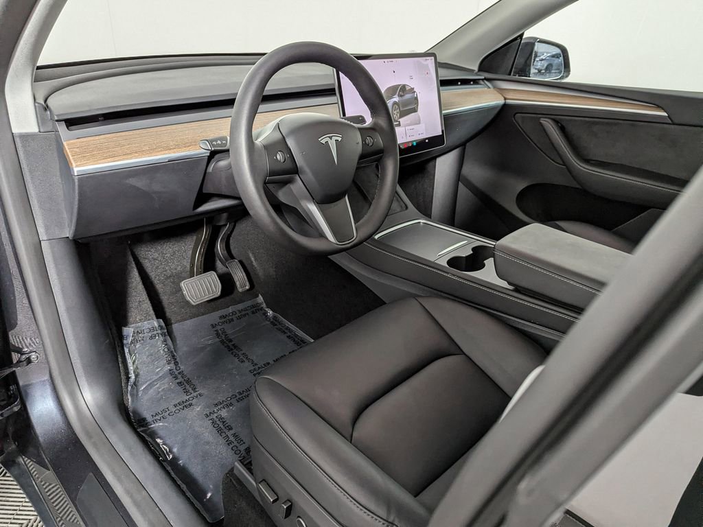 Used 2025 Tesla Model Y Long Range image 13