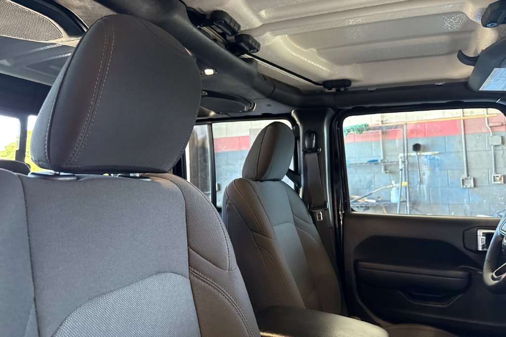 Used 2022 Jeep Gladiator Sport AWD/4WD image 16