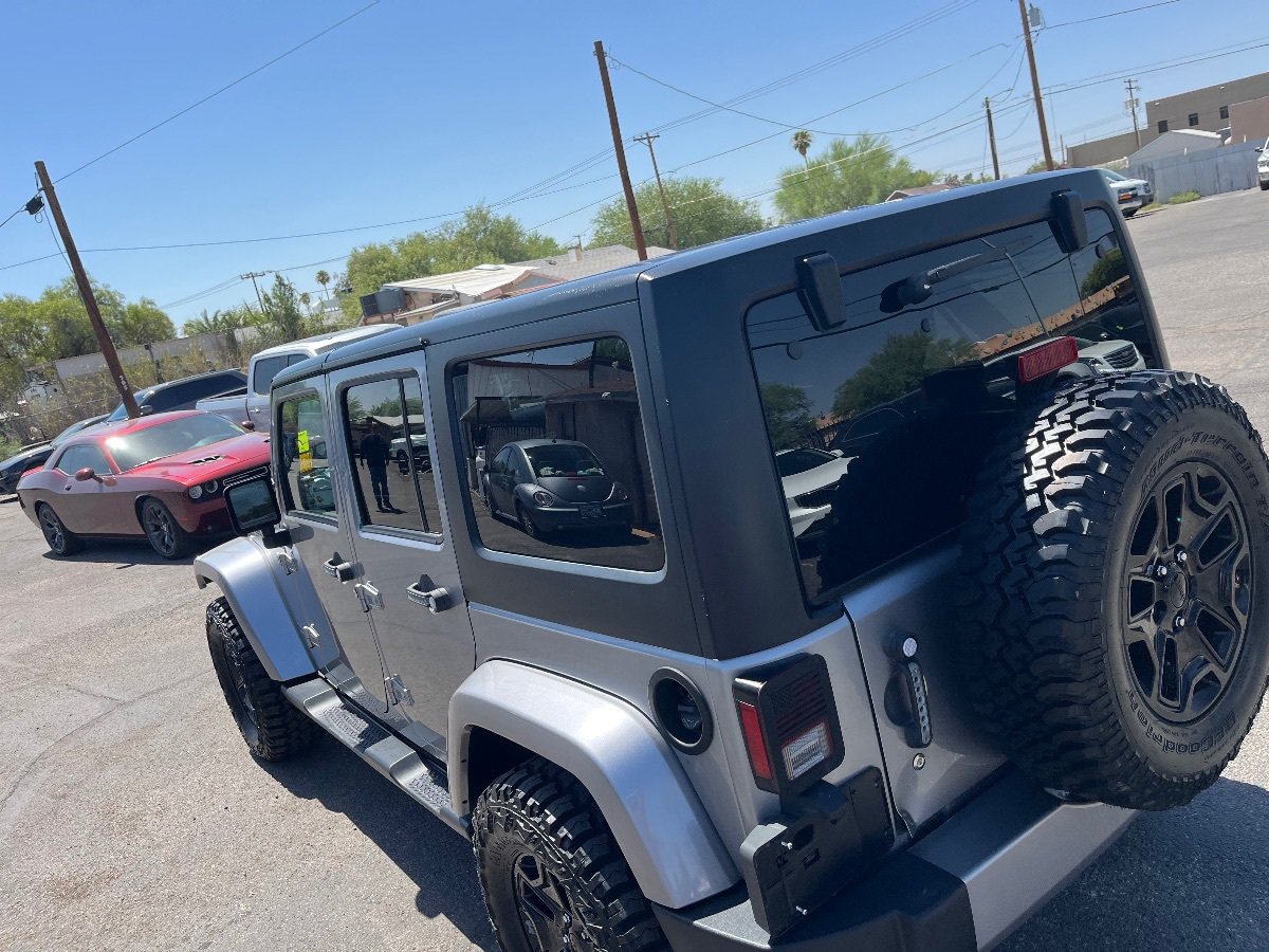 Used 2018 Jeep Wrangler Unlimited Sahara w/ Connectivity Group AWD/4WD image 47