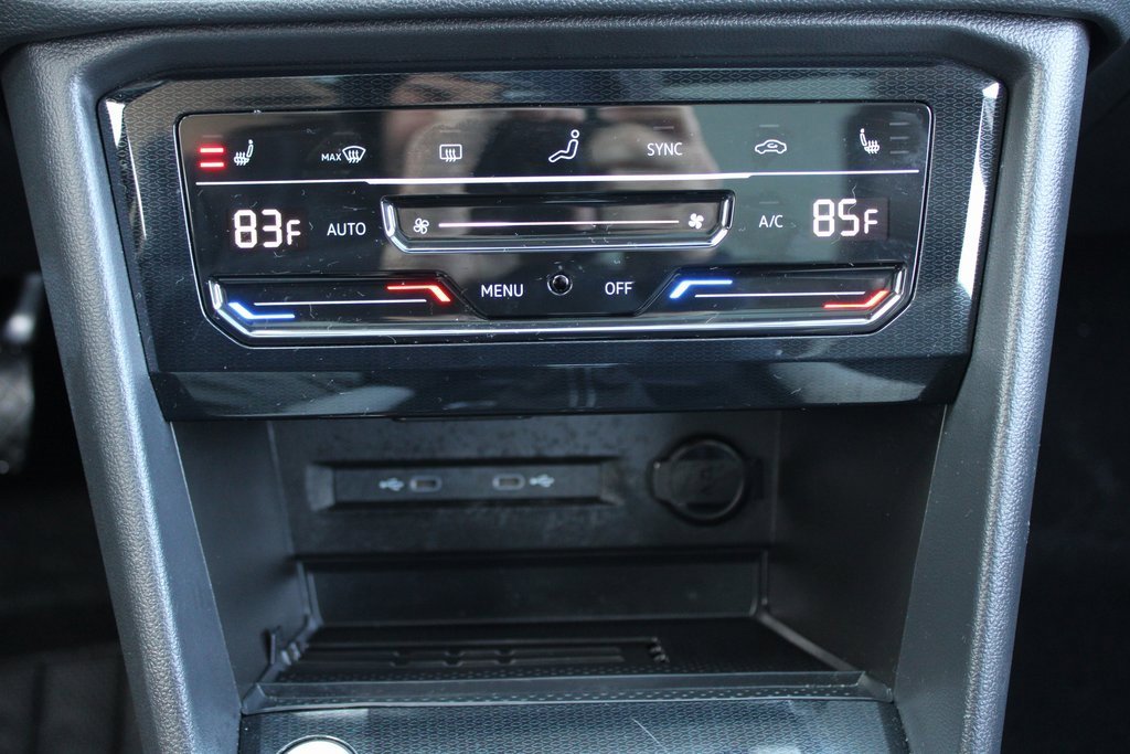 Certified 2025 Volkswagen Taos SE image 17