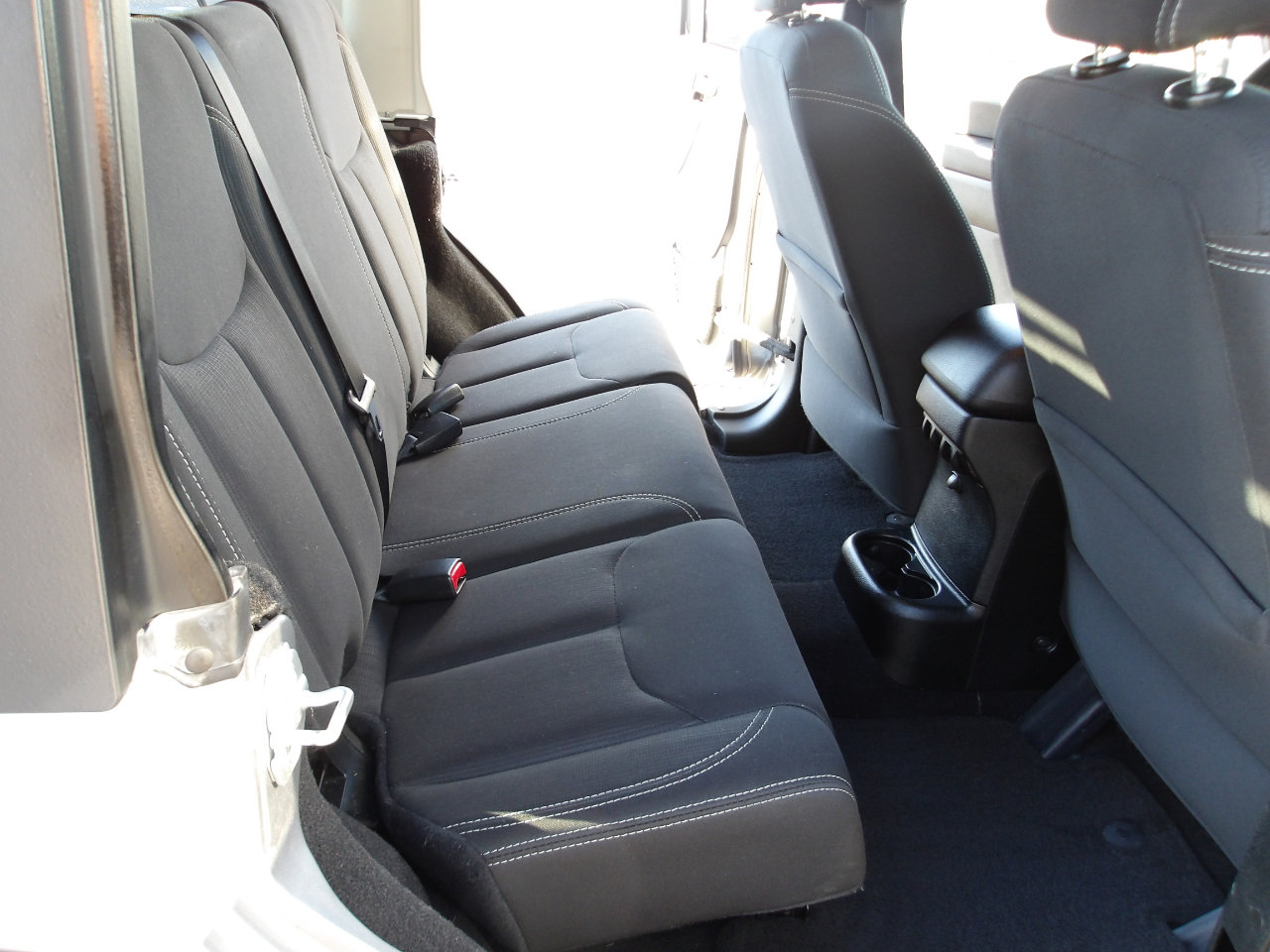 Used 2018 Jeep Wrangler Unlimited Sahara image 12