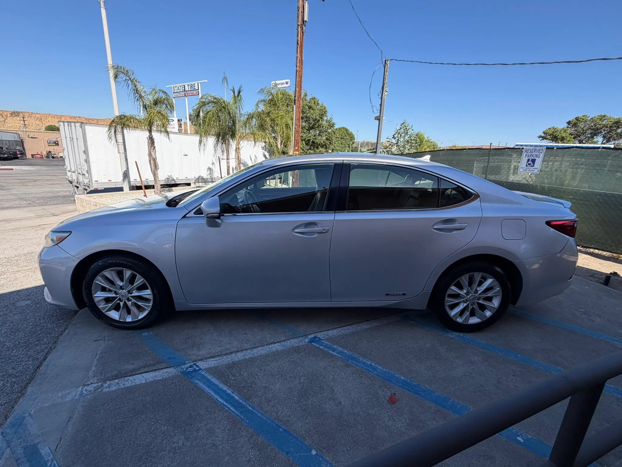 Used 2014 Lexus ES 300h w/ Premium Package w/Bamboo Trim FWD image 6