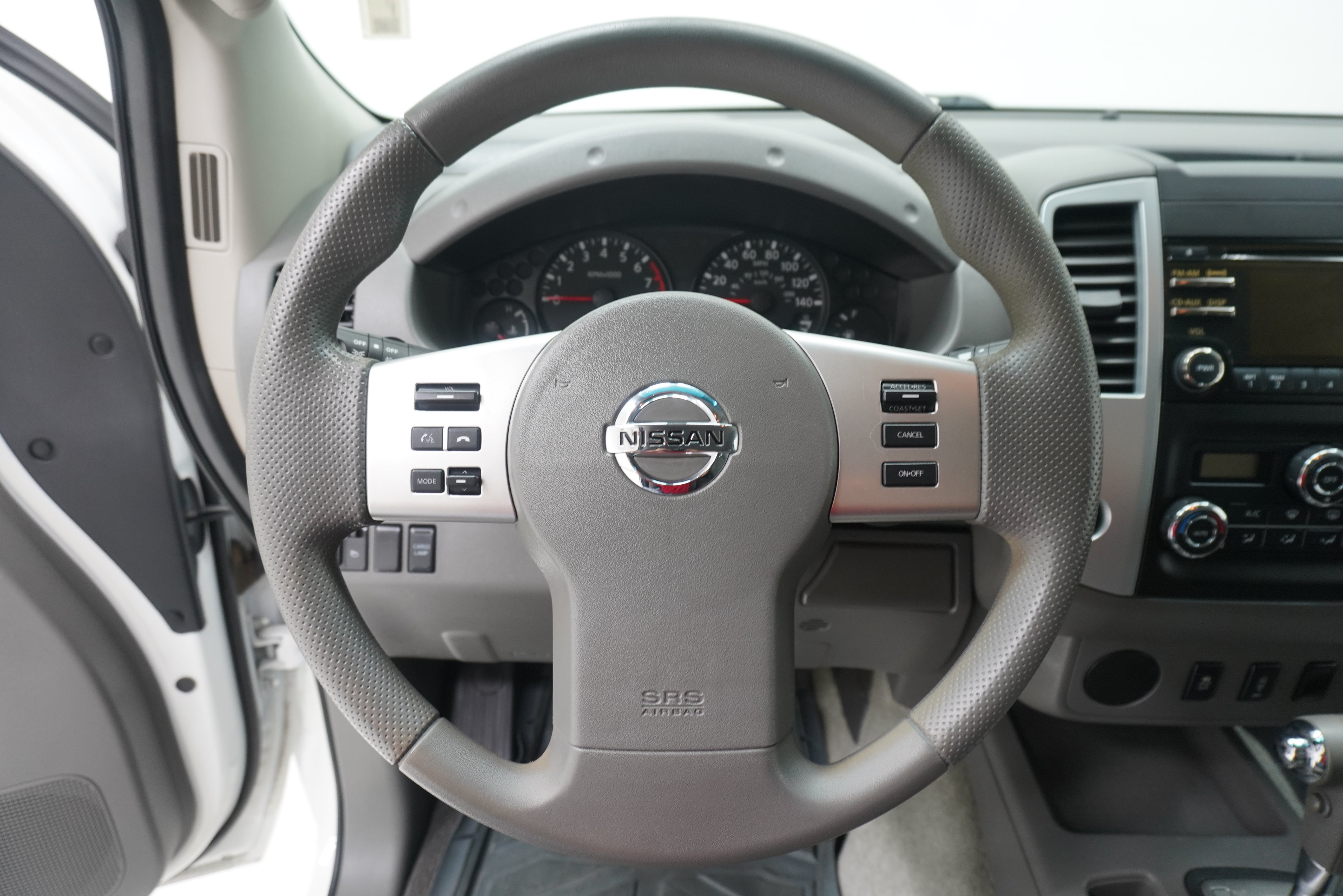 Used 2013 Nissan Frontier SV w/ SV Value Truck Pkg RWD image 12