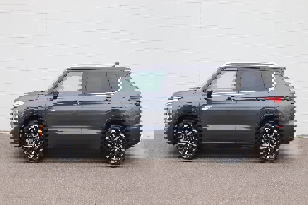 Used 2025 Mitsubishi Outlander SEL image 44