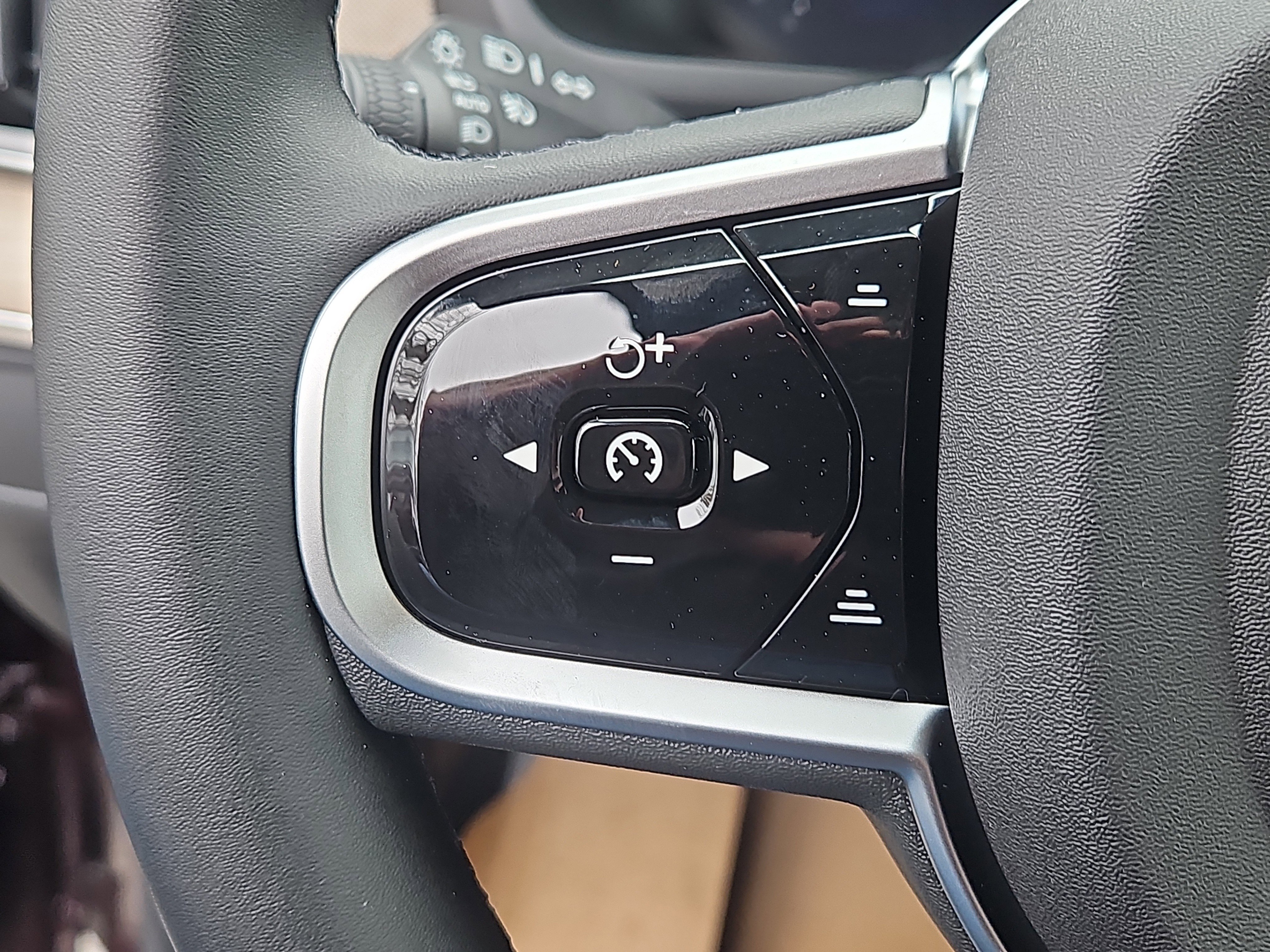 New 2026 Volvo XC90 T8 Plus w/ Protection Package Premier image 16