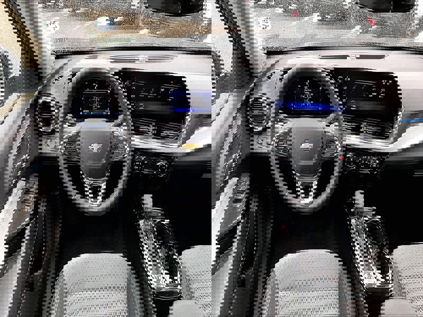 Used 2025 Chevrolet Trax LT w/ LT Convenience Package image 17