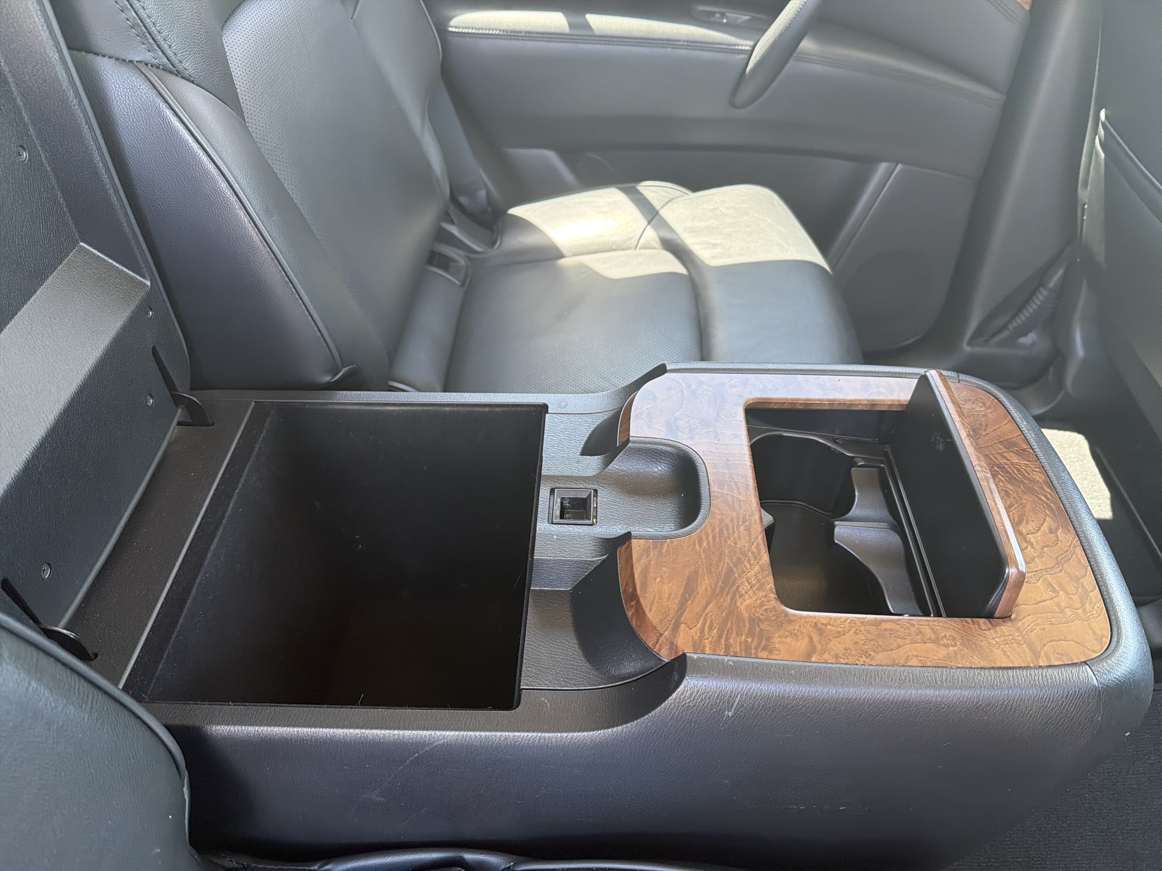 Used 2024 Nissan Armada SL w/ Captain's Chairs Package AWD/4WD image 14