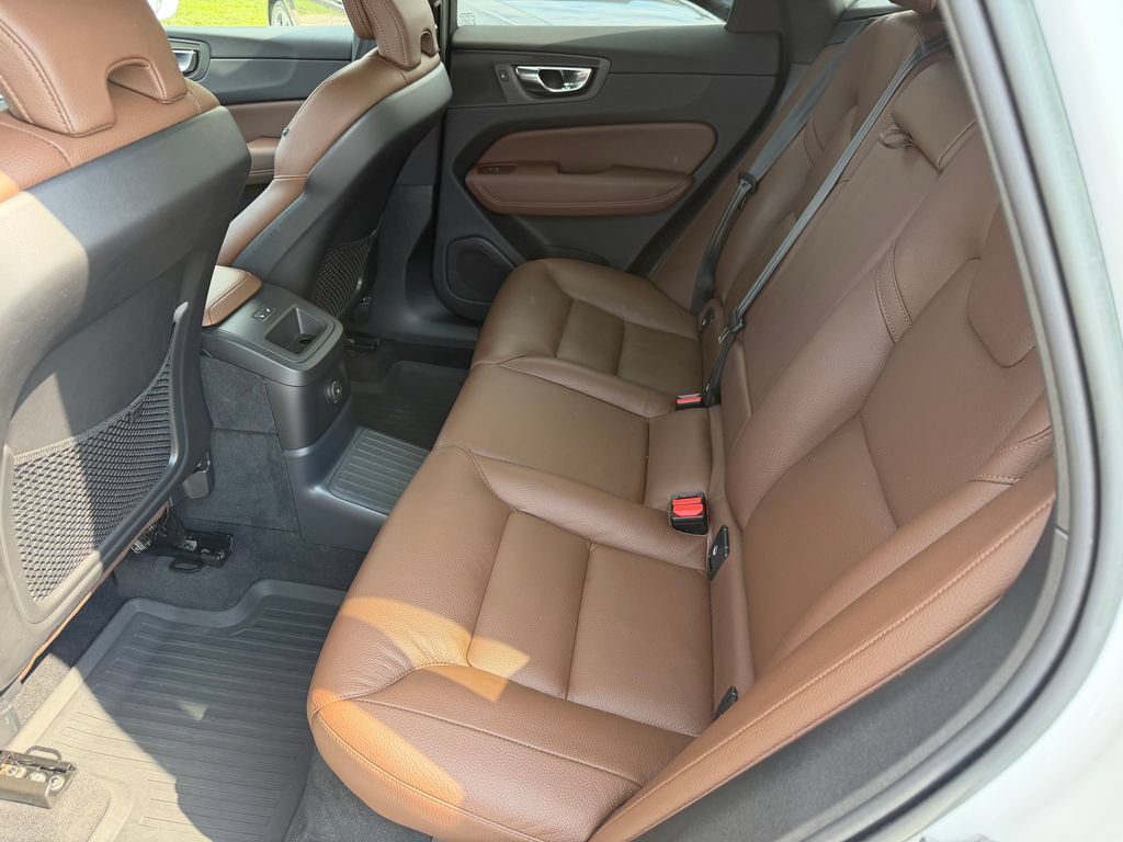 Used 2022 Volvo XC60 T8 Inscription Expression w/ Climate Package AWD/4WD image 21