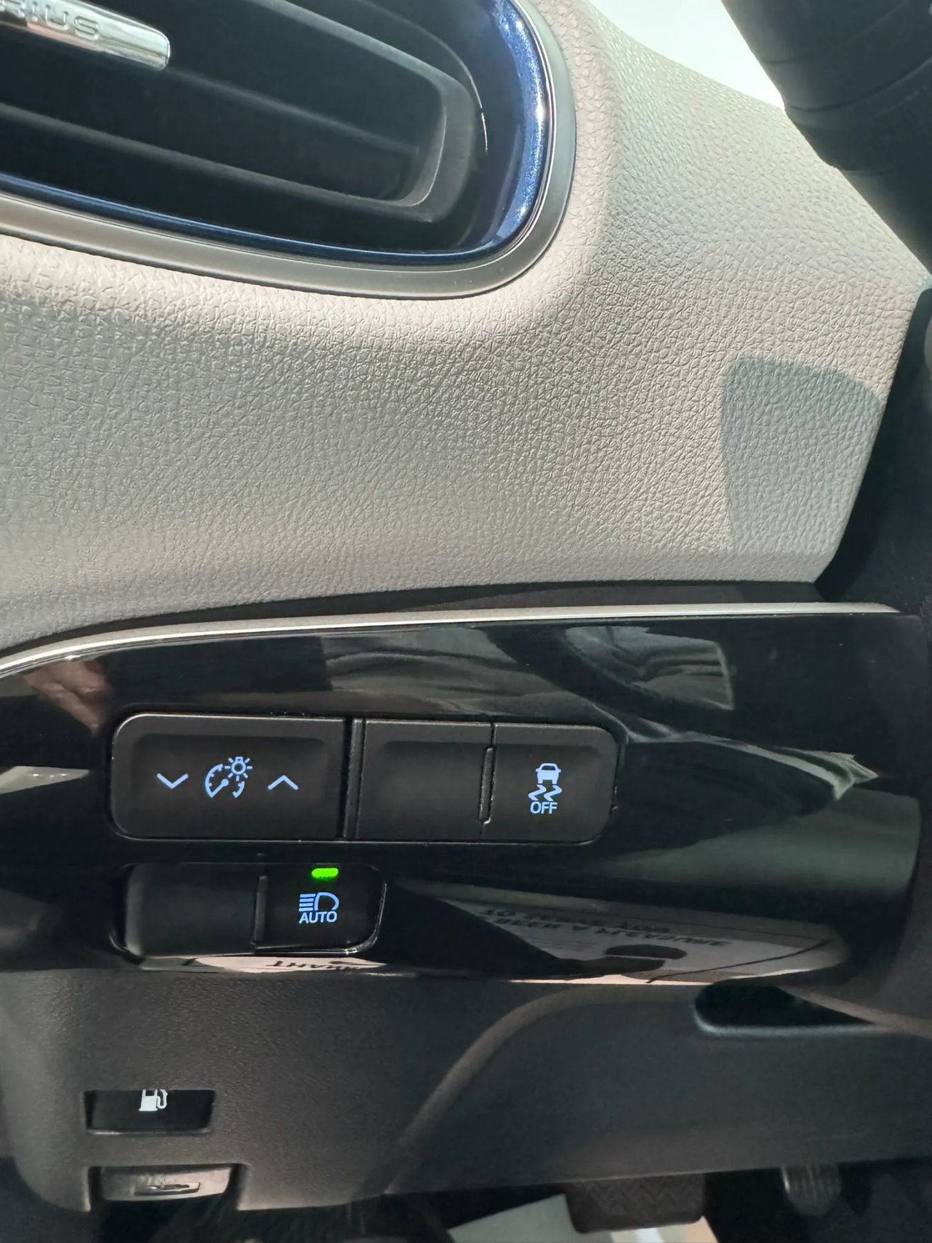 Used 2016 Toyota Prius Four Touring FWD image 22