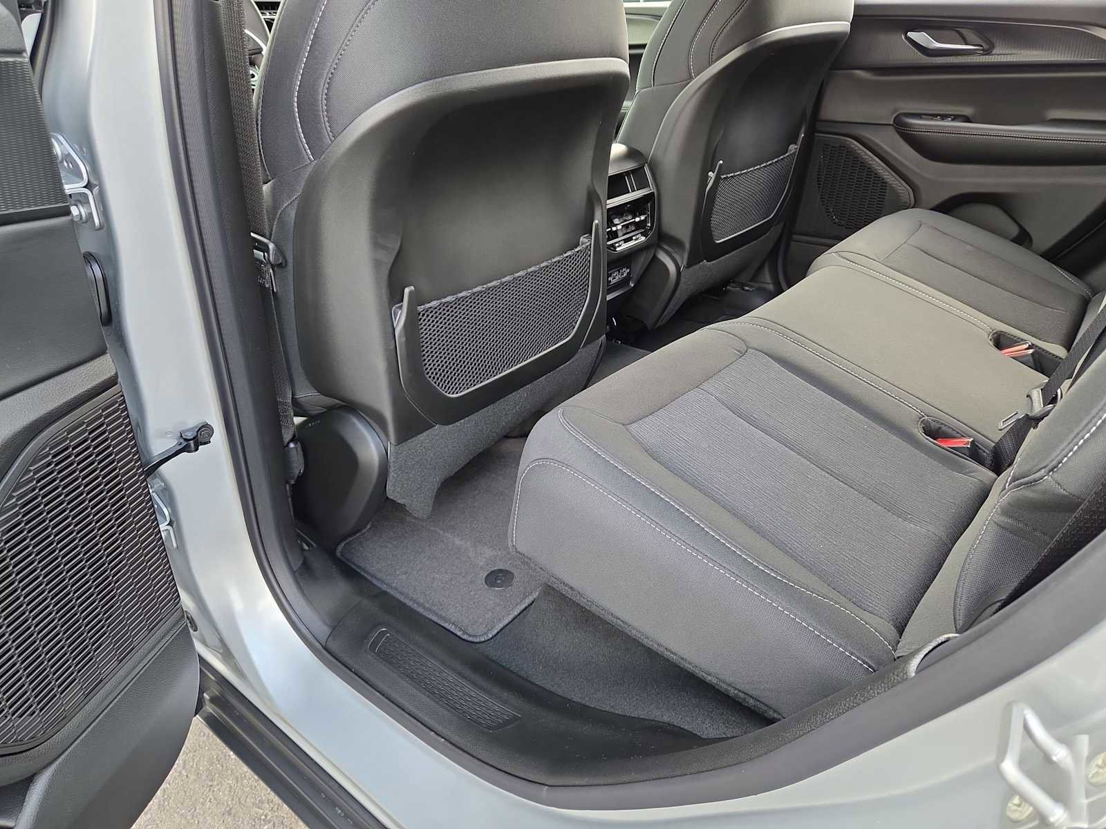 New 2025 Jeep Grand Cherokee Laredo X w/ Luxury Tech Group I image 18