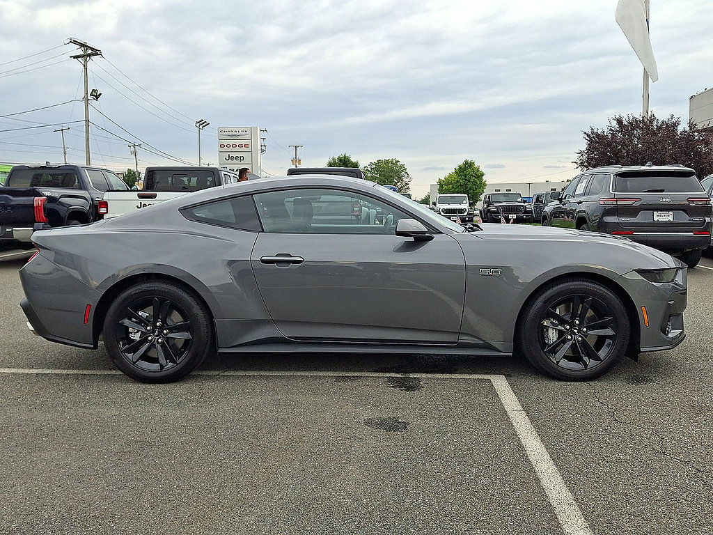 Used 2025 Ford Mustang GT RWD image 32