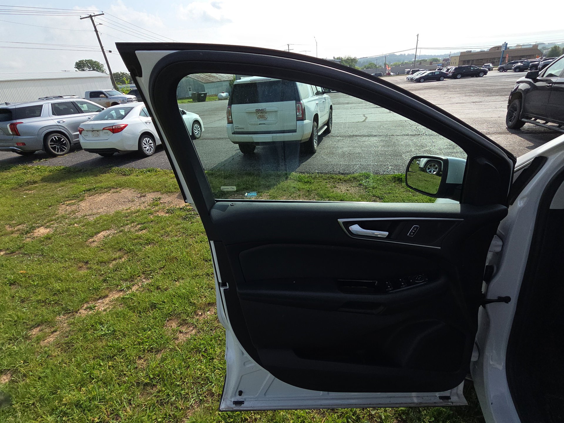 Used 2017 Ford Edge SEL w/ Equipment Group 201A AWD/4WD image 7