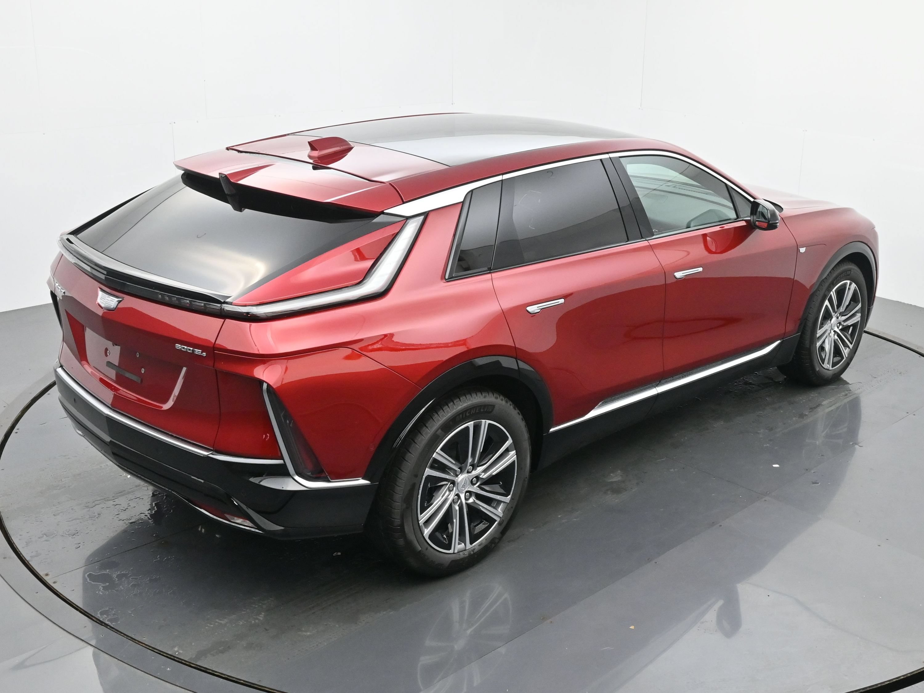 New 2026 Cadillac Lyriq Luxury w/ LPO, Floor Liner Package AWD/4WD image 27