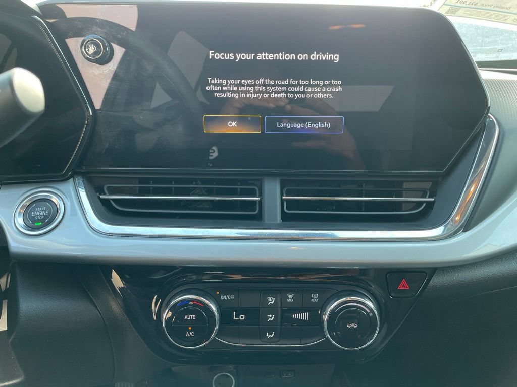 Used 2025 Chevrolet Trax LT FWD image 12