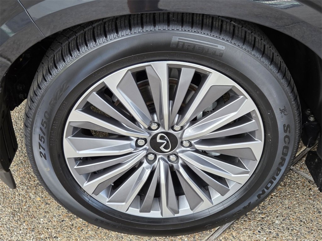 Used 2025 INFINITI QX80 Sensory image 9