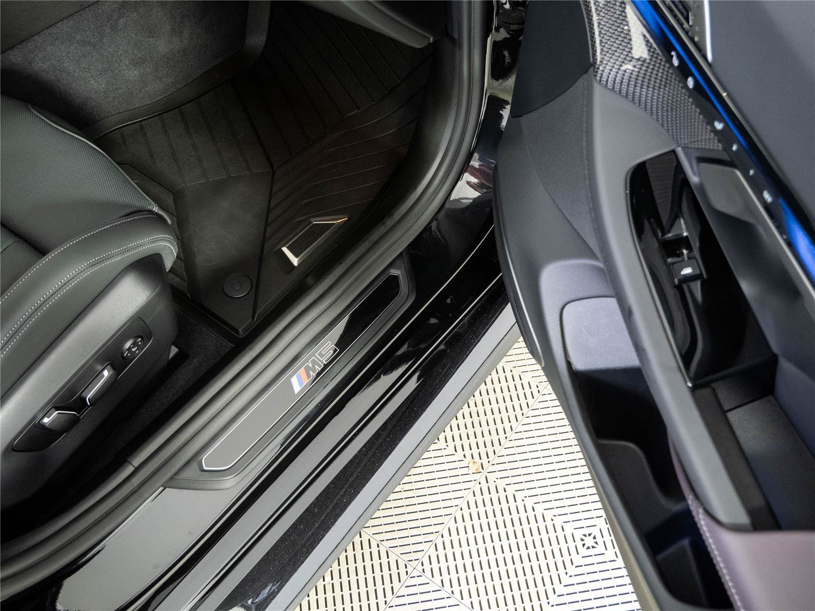 Used 2026 BMW M5 Touring AWD/4WD image 24