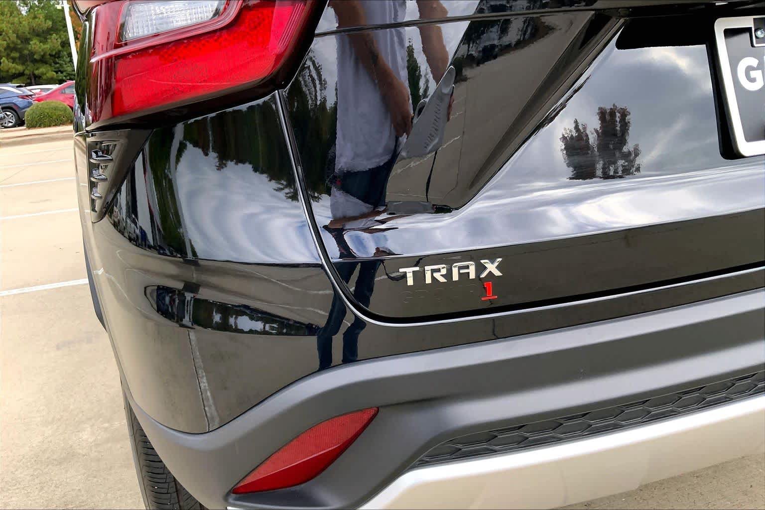 Used 2024 Chevrolet Trax LT w/ Sunroof Package FWD image 33