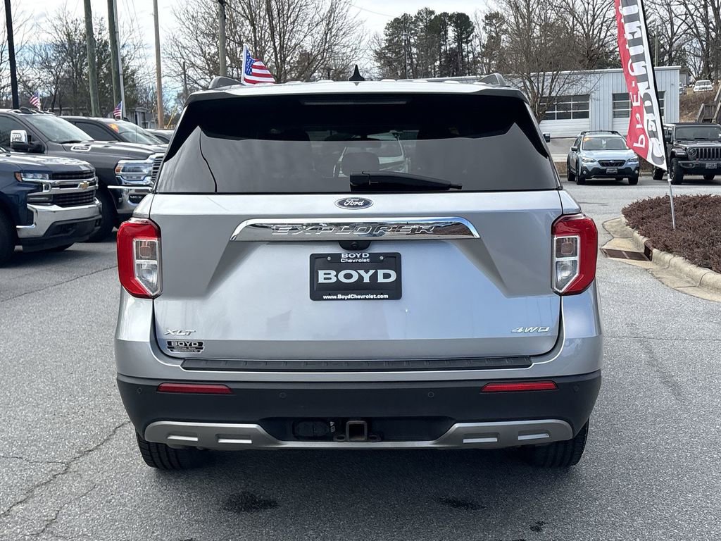 Used 2021 Ford Explorer XLT w/ Equipment Group 202A image 9