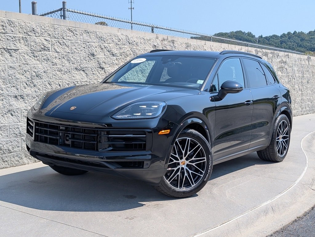 Certified 2025 Porsche Cayenne image 1