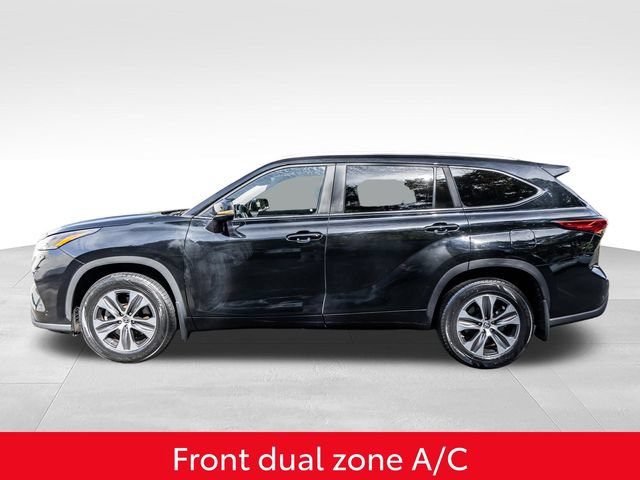 Used 2023 Toyota Highlander XLE AWD/4WD image 12