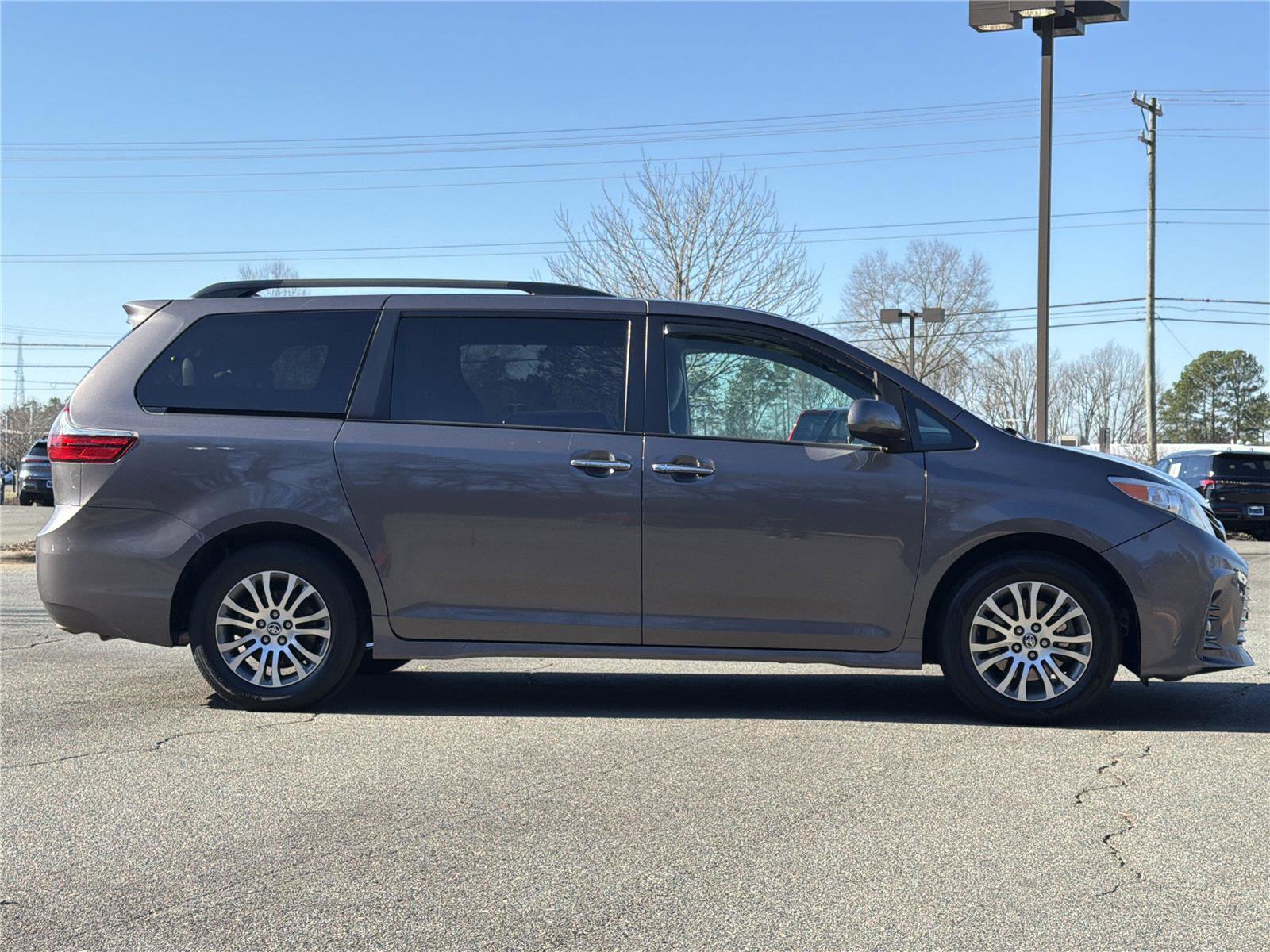 Used 2020 Toyota Sienna XLE FWD image 34