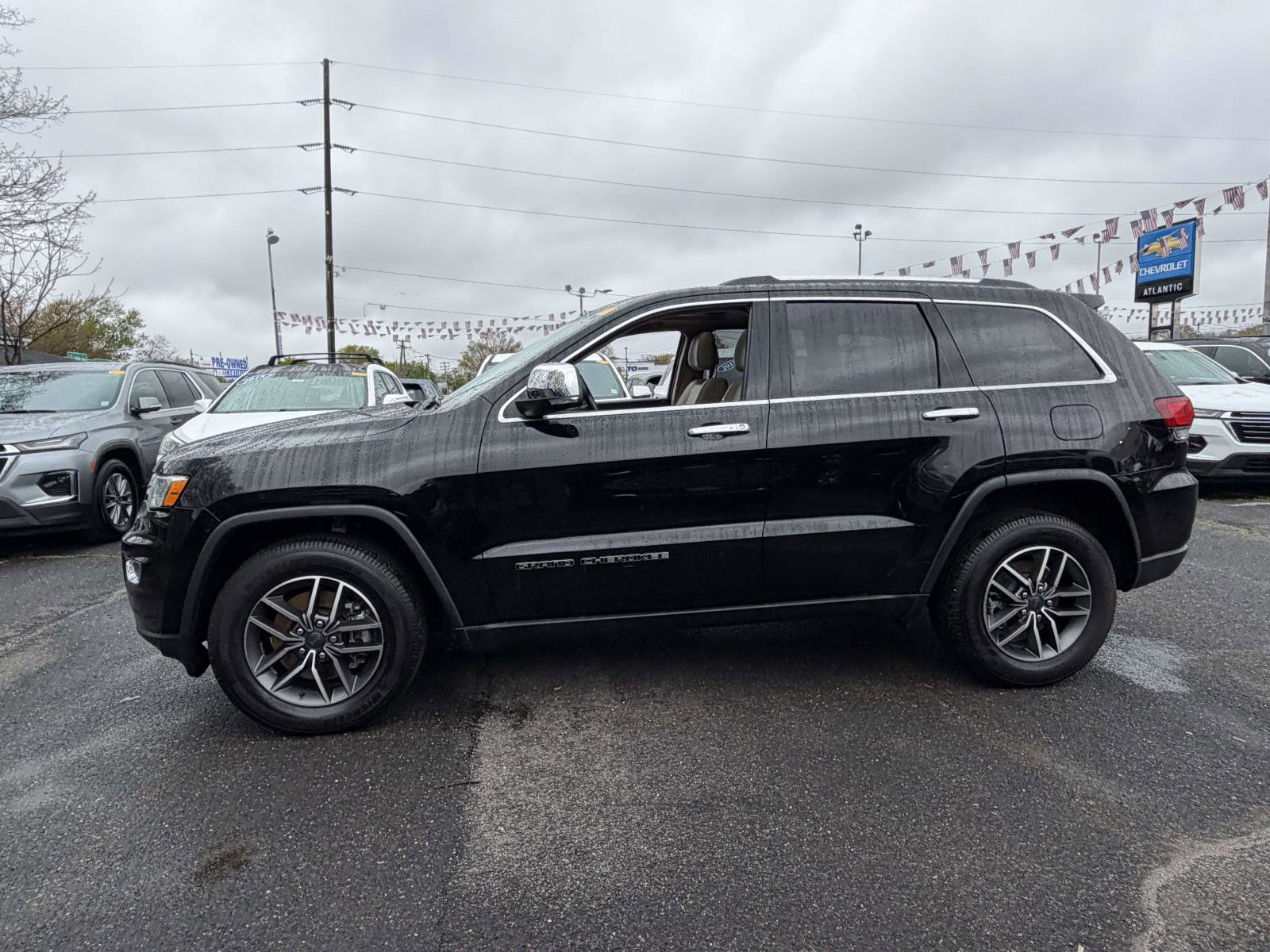 Used 2021 Jeep Grand Cherokee Limited AWD/4WD image 3