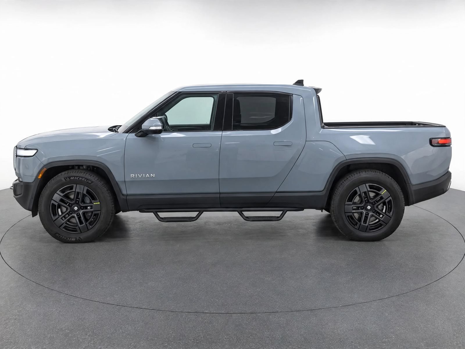 Used 2023 Rivian R1T Adventure Dual AWD/4WD image 7