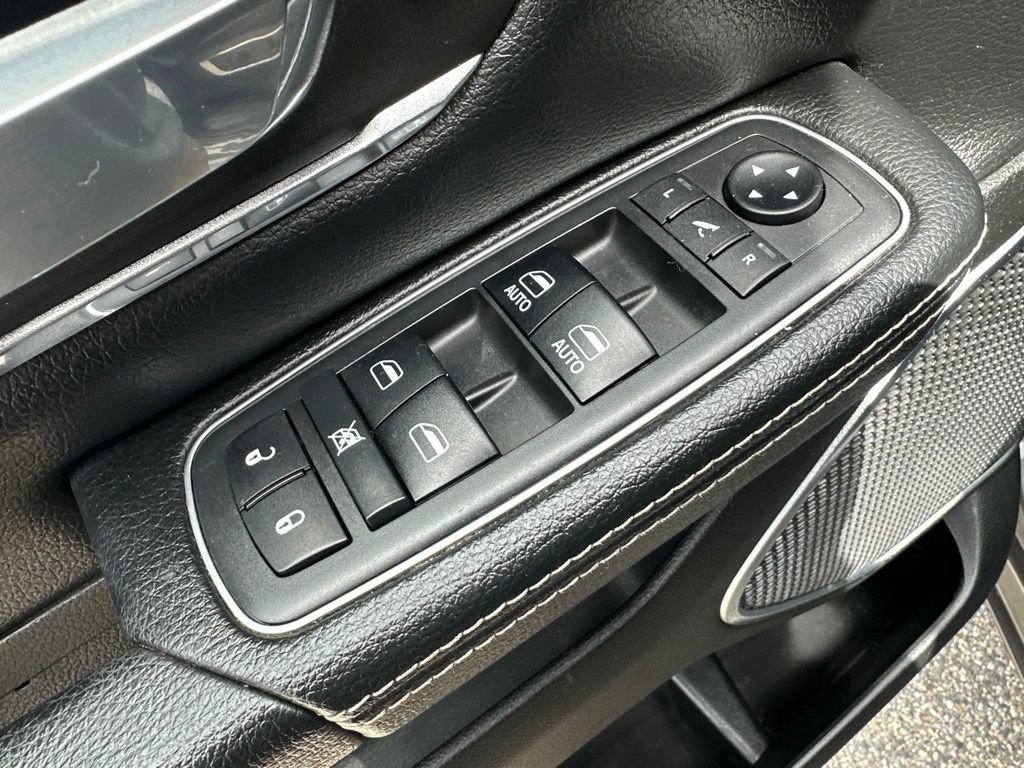 Used 2019 RAM 1500 Laramie AWD/4WD image 15