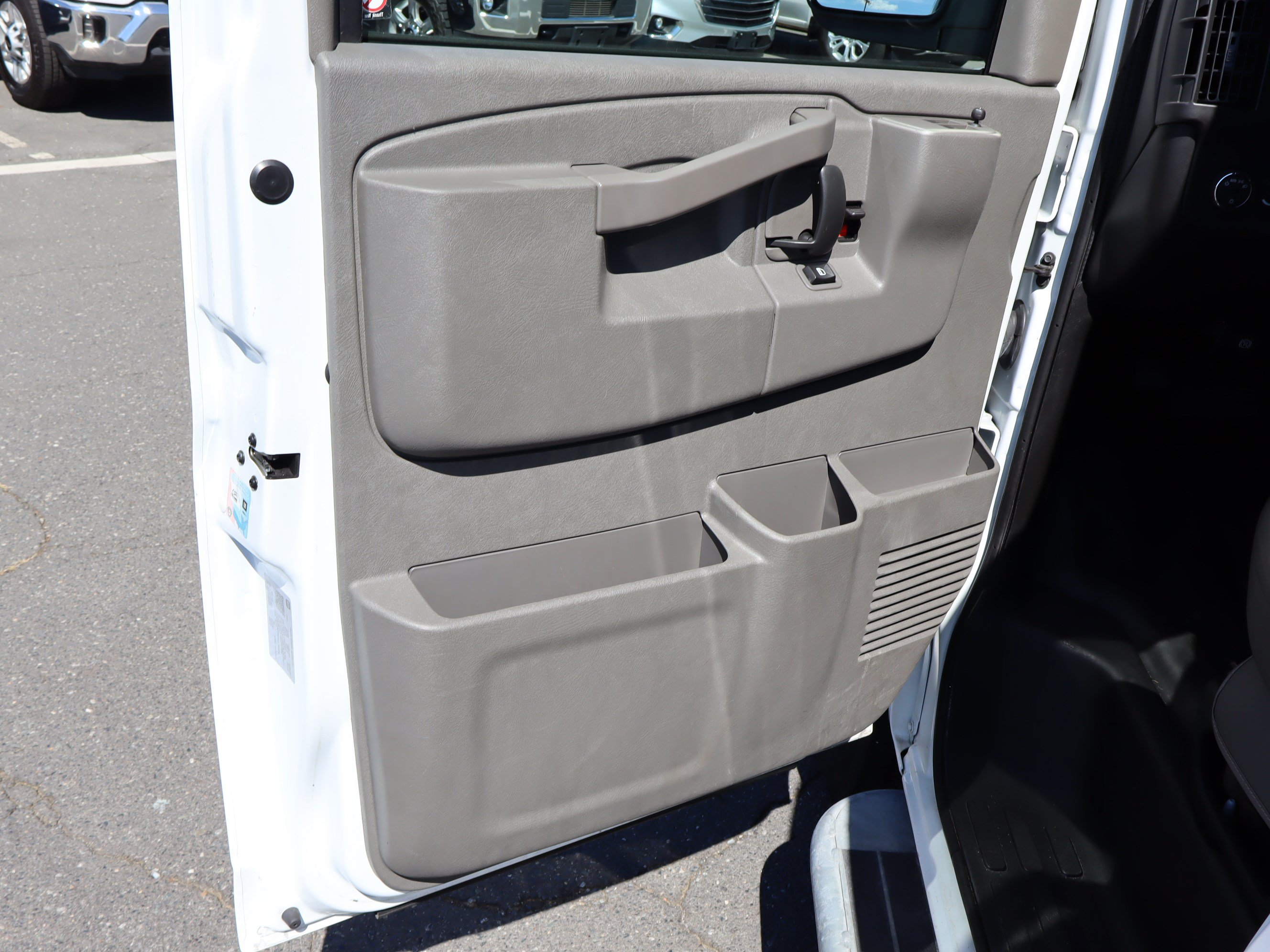 Used 2025 Chevrolet Express 2500 w/ Driver Convenience Package RWD image 15