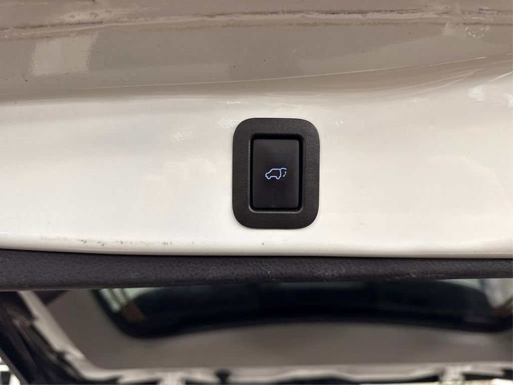 Used 2017 Toyota Highlander XLE w/ Carpet Mat Package image 14