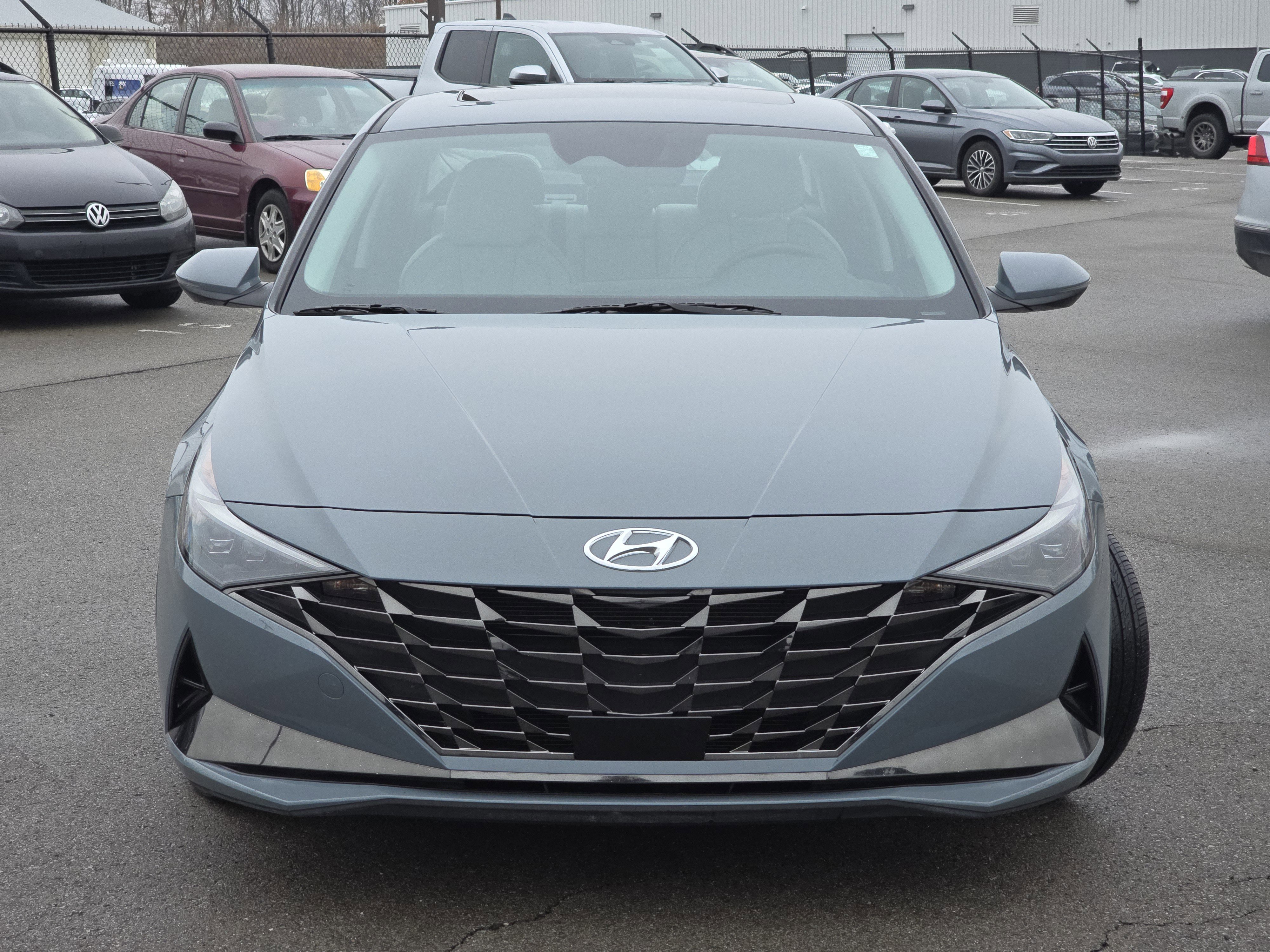 Used 2022 Hyundai Elantra Limited w/ Cargo Package image 2