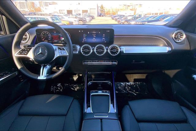 Used 2025 Mercedes-Benz GLB 250 4MATIC image 12