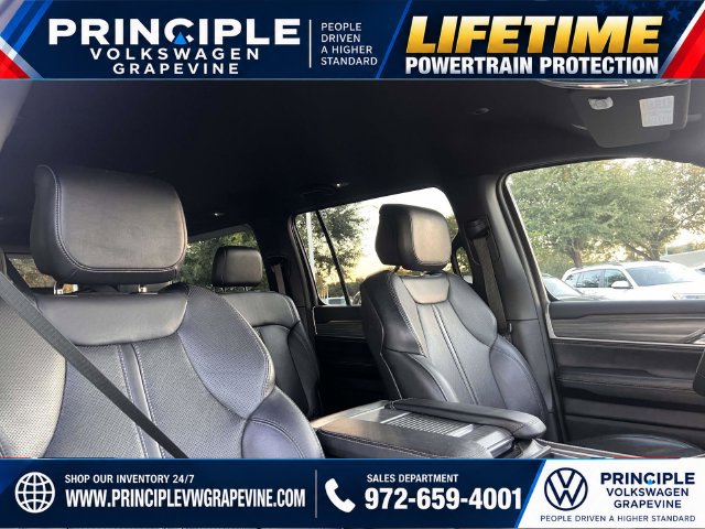Used 2024 Jeep Wagoneer L Series II w/ Flexible Seating Group AWD/4WD image 27
