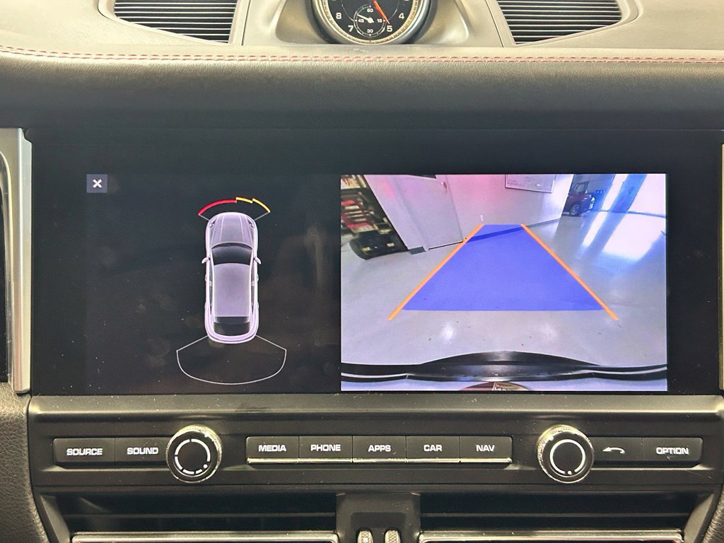 Certified 2021 Porsche Macan AWD/4WD image 18